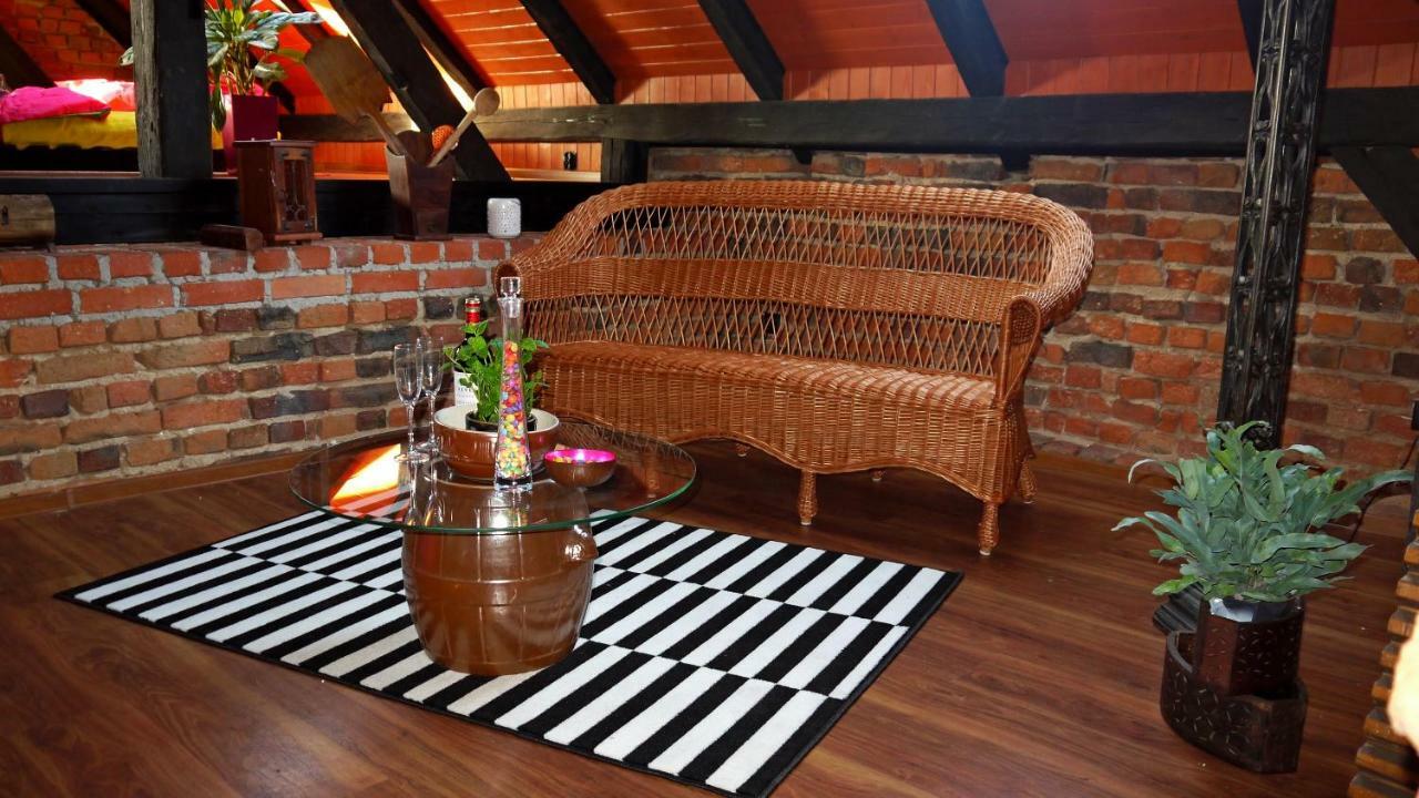 Old Attic House Apartment Polakowice Exterior photo